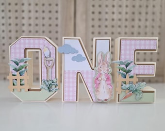 Lettre 3D Peter Rabbit rose, décoration de premier anniversaire, un lapin en est un,