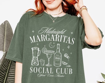 Midnatts Margaritas T-shirt | Komfortfärger Halloween-tröja | Häxt-t-shirt | Margarita Social Club | Häxtröja | Spöklik tröja | Coven-tröja
