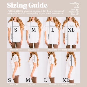 K&ouml;nnte beinhalten: Gr&ouml;&szlig;entabelle f&uuml;r ein &uuml;bergro&szlig;es T-Shirt-Kleid, mit Modellen in den Gr&ouml;&szlig;en S, M, L und XL. Die Ma&szlig;e sind in Zoll. Die Tabelle zeigt Vorder- und Seitenansichten mit Angaben zu den Passformen. Modelldaten sind angegeben.