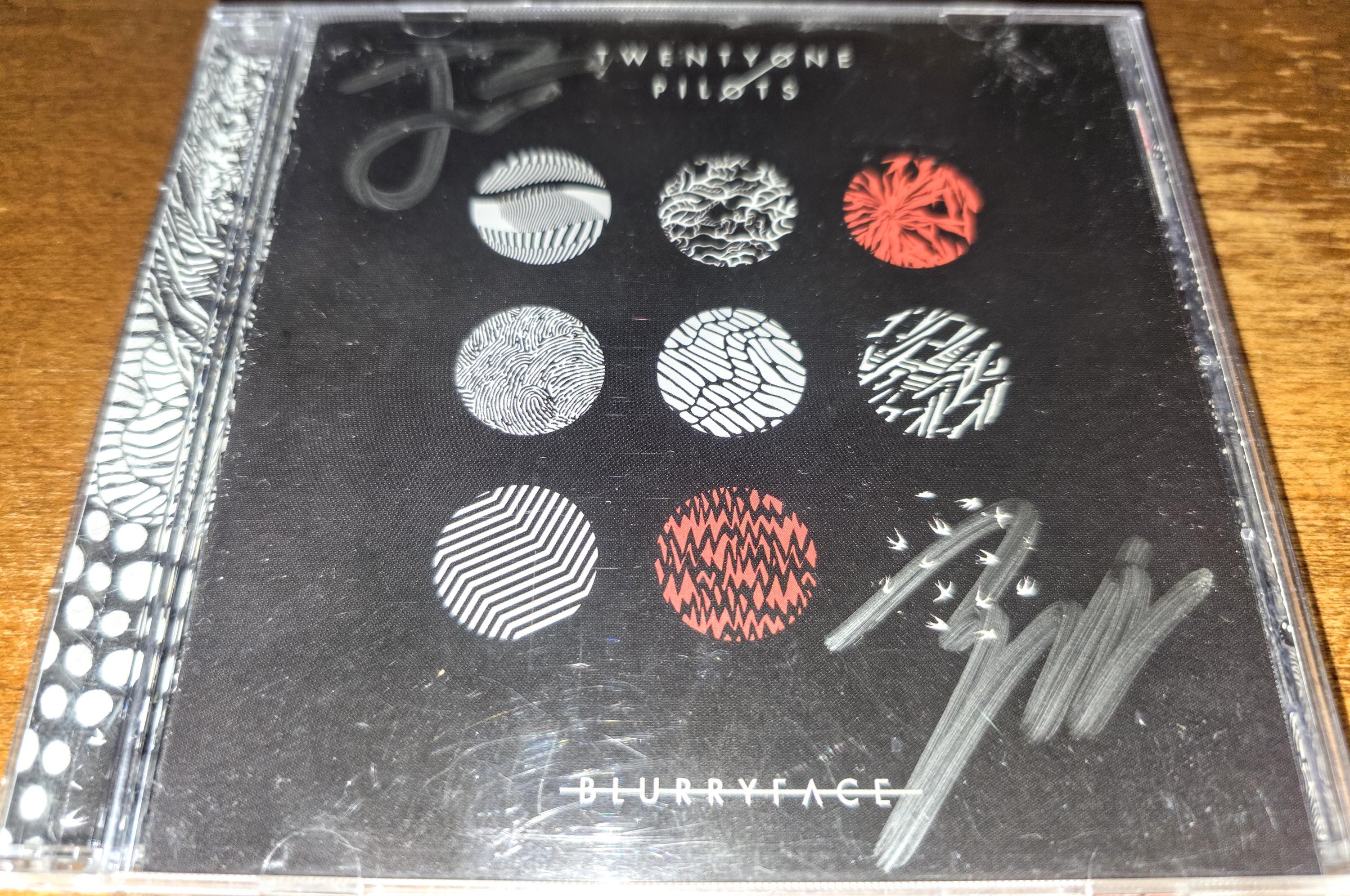 トゥエンティ・ワン・パイロット直筆サイン入り超大型写真…アメリカロックバンド トゥエンティ・ワン・パイロット直筆サイン入り超大型写真…アメリカ