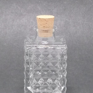 Mini Diamond Cut Glass Decanter: Vintage Style Collectible (4 inch)