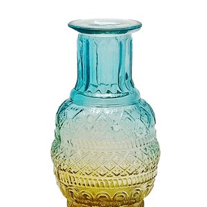 Petit vase rond en verre coloré bicolore vert d'eau et jaune doré Hauteur = 5,25 po.