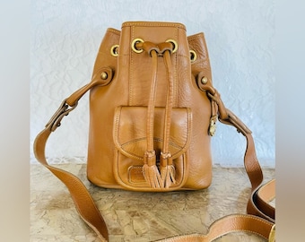 Vtg DOONEY and BOURKE tan leather bucket should bag