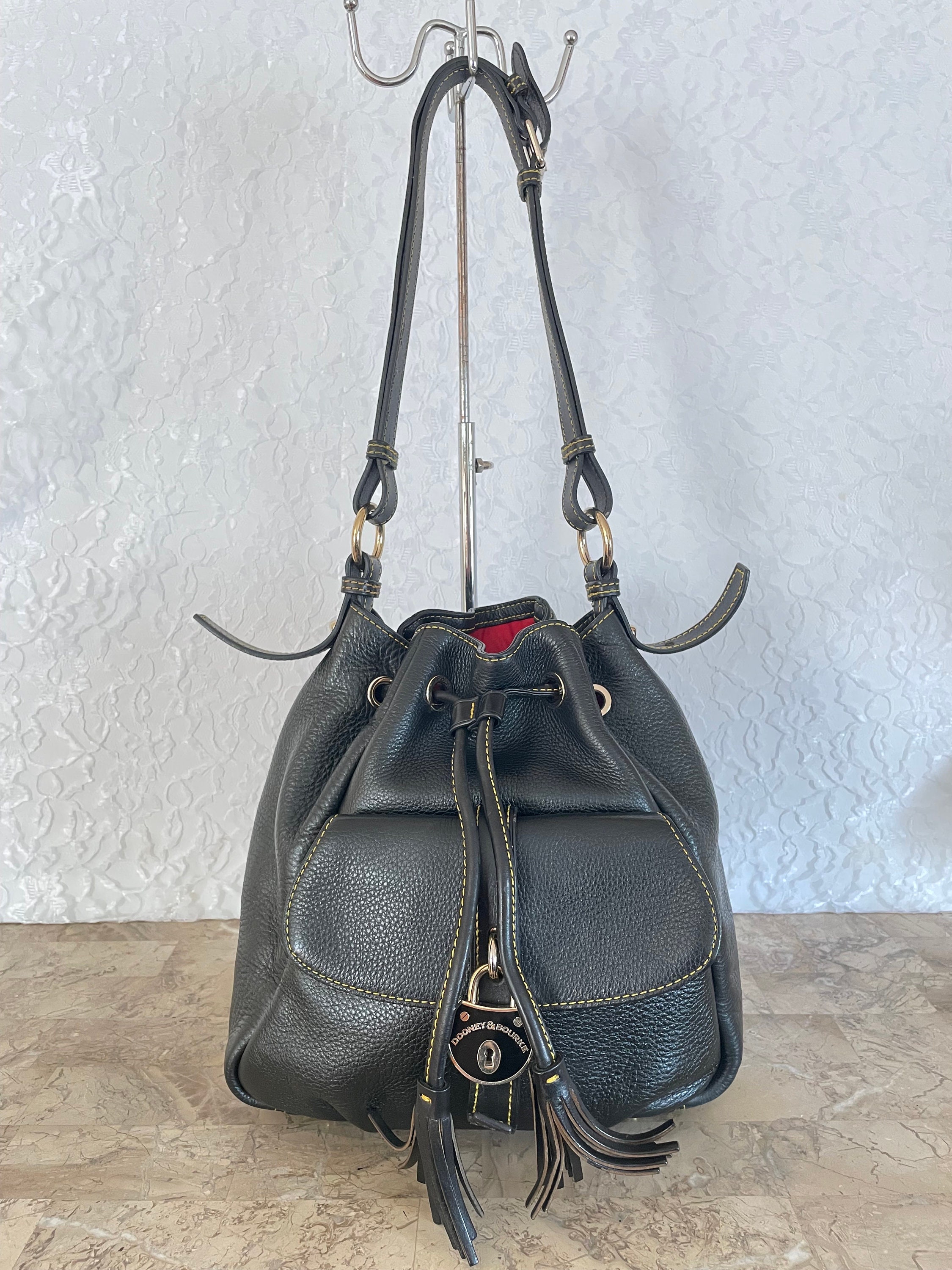 Drawstring bucket bag in palm leaf and calfskin & Dumbo octopus charm in  resin and classic calfskin