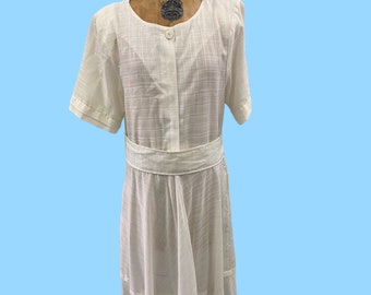 Vintage 1970's White Cotton Summer  Dress By Diane Von Furstenberg Size 6