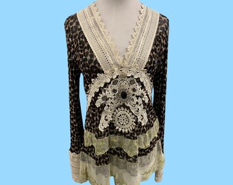 Vintage Hugging Kisses Leopard Print Lace Bejeweled Ruffled Sleeves Top M