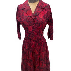 1970s Vintage Red Black Floral Print Belted Cocktail Dress Small