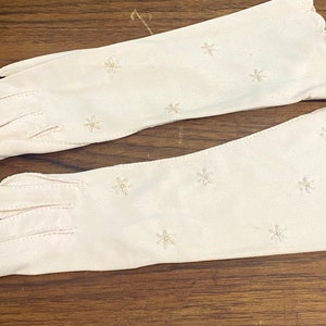Vintage Shamilar Light Pink Gloves Size 6 1/2