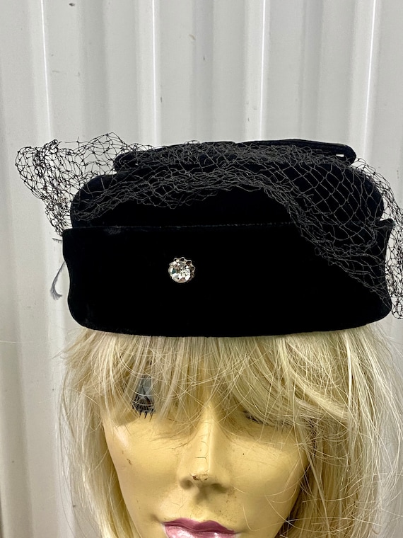 Vintage Women\'s Black Velvet Pillbox Hat w/Decorative Netting Pillbox Black Vintage Hats for Women for sale | eBay main image 4