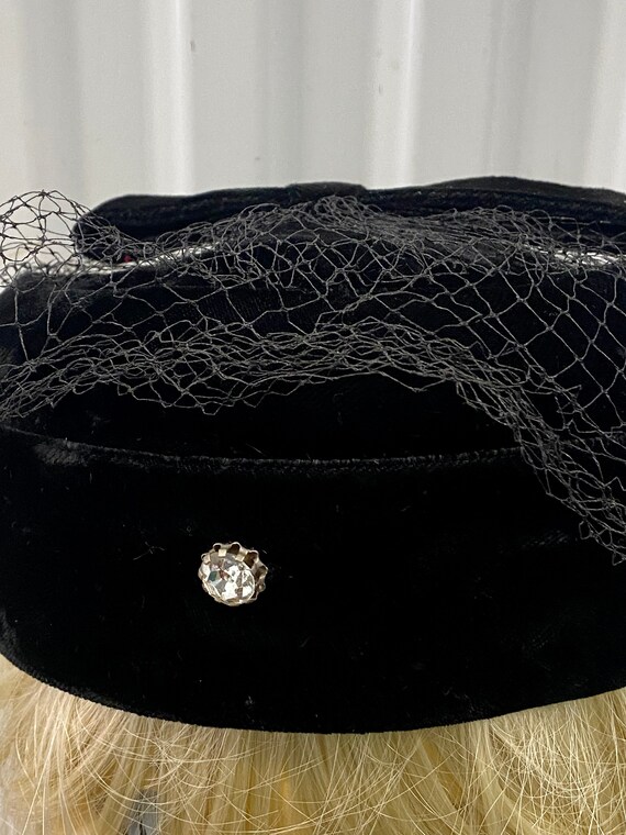 Vintage Lynne Brookes Black Velvet Pillbox Hat W/ Dimante in  display picture 2