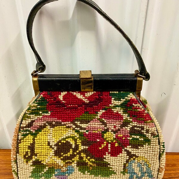 1950's Vintage Embroirderd Floral Design Hand Bag