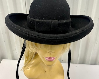 Vintage 1960s Vincent & Harmik Black Felt Hat Sold By Bonwit Teller