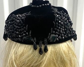 Vintage 1950s Norman Paulvin Beaded Blue Velvet Pillbox Facinator Hat