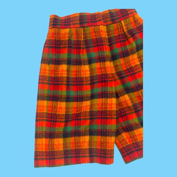 Vintage 1970s Bright Plaid Wool Womans Shorts 26"… - image 3
