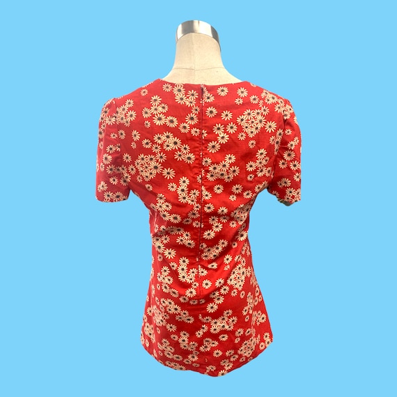 Vintage 1970s Red W/ White Flowers Tunic Top - image 7