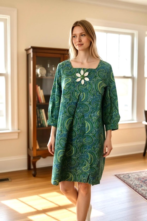 70s Vintage Green Blue Paisley Pattern Shift Dress W/ White Daisy Small