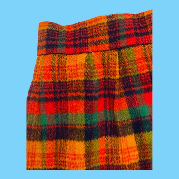 Vintage 1970s Bright Plaid Wool Womans Shorts 26"… - image 4