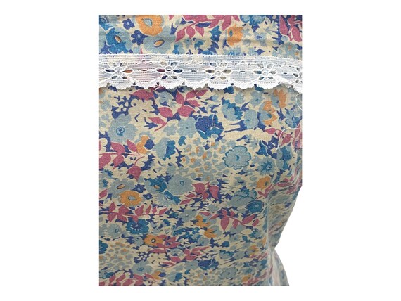 Vintage Pretty Floral Pattern W/ Lace Trim Summer… - image 3