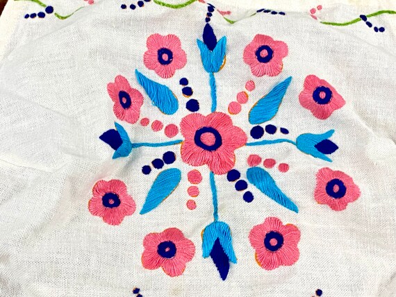 70s Vintage Bright Embroidered Floral Cotton Head… - image 5