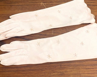 Ljusrosa Shalimar-handskar i vintagestil i nylon med broderade blommor, 6 1/2