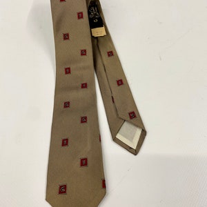 Vintage 1960s Gimbles Skinny Tie Gold W/ Red Plumed Helmets NOS