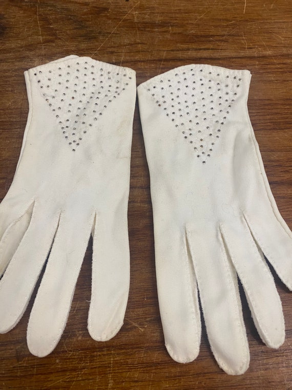 Vintage Mid Century Beaded White Cotton Day Gloves