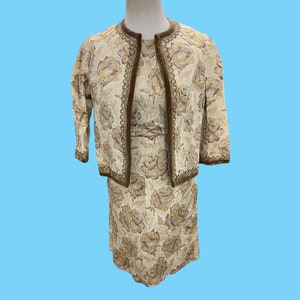 1950&#39;s Gold Leaf Brocade Cocktail Dress W/ Bejewelled Velvet Lined Jacket