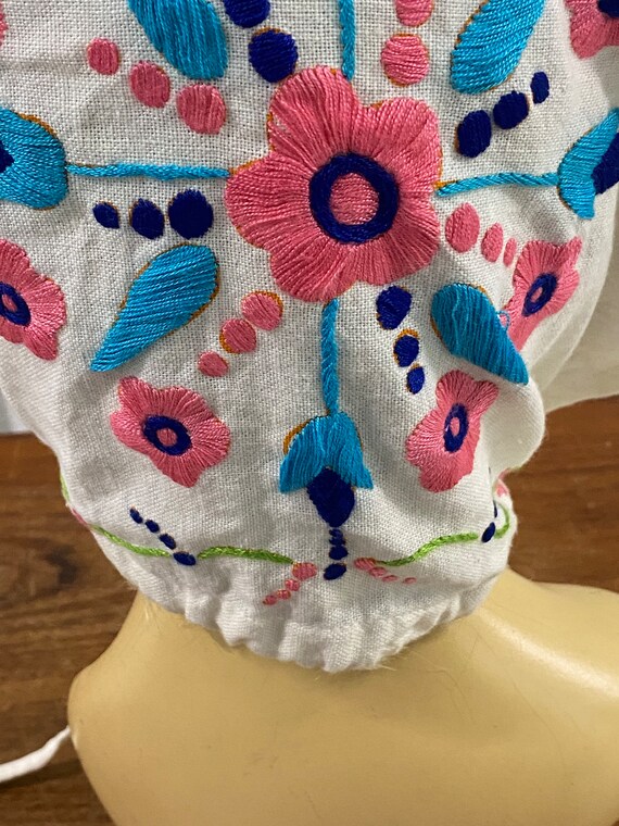 70s Vintage Bright Embroidered Floral Cotton Head… - image 3