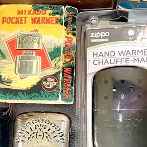 Scaldamani Zippo vintage, Mikado Occupied Japan e Peterson Peacocks, John E Hand+ Sigillati in scatole colorate o senza scatola. Realizzati anche a HK USA
