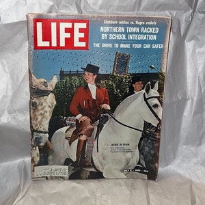Life Magazine May 6, 1966 Price 0.35 cents. Jackie Kennedy in Spain at fair in Seville w Countess of Quintanilla. Integration.!Car Safety.
