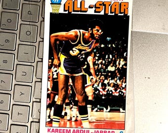 1975 Kareem Abdul-jabbar Topps Basketball Card #90, Sharp Corners