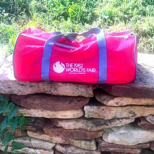 World&#39;s Fair 1982 Knoxville Tennessee Mini Duffel Bag Very Rare! Official 1982 World&#39;s Fair Knoxville Tennessee Red Duffle Bag 20 x 12 x 12