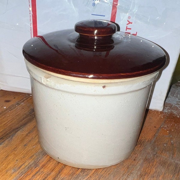 Vintage Stoneware Butter Crock. Grandma’s Cookies / Candy Jar Approx 6” X 6” Very good condition.