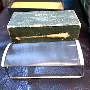 Antique Ezy Rede 1918 “The perfected reading glass” in excellent condition with original box. Made in the USA in a time far far away.