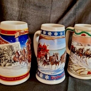 Anheuser-Bush Budweiser Bierkrug Vintage Urlaub Bierkrüge 1995, 1996 und 1999 saisonale Sammlerstücke Bierkrüge.