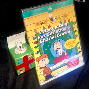 Snoopy, Charlie Brown- The Peanuts “I Want a Dog for Christmas Charlie Brown” Sealed New 03 + Snoopy Ornament “What a Character” LJS Schultz