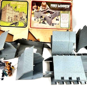 RARE Giant Fort Liberty Playset with Original Box. Remains in good condition showing some typical wear Includes almost enough extra for two!