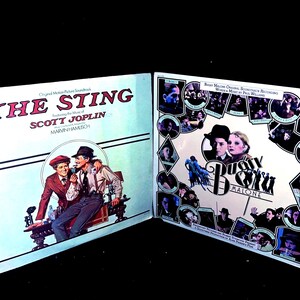Può includere: Due copertine di dischi in vinile con la colonna sonora originale del film The Sting con musica di Scott Joplin e la registrazione della colonna sonora originale di Bugsy Malone con parole e musica di Paul Williams, con illustrazioni di scene.
