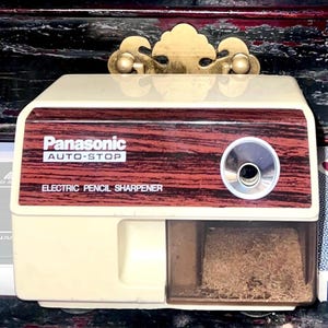 Electric Pencil Sharpener Vintage Panasonic KP 110 Desk Top Auto Stop Pencil Sharpener. Faux Woodgrain  Excellent Condition Fast & Percise