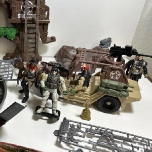 Vintage G.I. Joe Action Figures Playset with Jeep, weapons and other accessories. w/ RARE Chap Mei Special Ops Delta Force team members