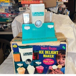Suzy Homemakers Sweet Shoppe Ice Delight Maker! Vintage 1960s Makes Real Ices All Flavors No Special Foods Snow Cone Machine in Original Box