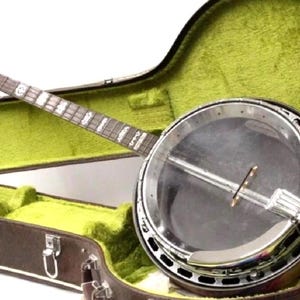 Alvarez Minstrel Tenor Banjo with Hard Case 4 String Vintage 1970s Walnut Alvarez 4289 Tenor Banjo in Excellent Condition w Beautiful Finish