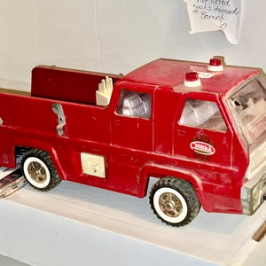 Tonka Fire Truck. Vintage Pressed Steel early 1970&#39;s Tonka Toy Rolls fine & ready to play or a great restoration project or photography prop