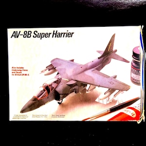 USAF AV 8B Super Harrier w underwing stores and decals for British GR Mk 5 Vintage 1/72 Scale Testors Model Aircraft. Factory Sealed Parts