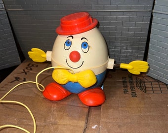 Fisher Price Humpty Dumpty Vintage early 1970’s Pull Toy.  Fisher Price pull toy Humpty in the Red Hat!