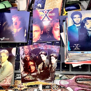 X Files Trading Cards 1995 Season 1  Large Stacks with etched foil, doubles and some more XFiles cards from 1996 Topps set season 2 too!