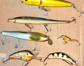 Creek Chub Pikie and The Hunter,  Kautzky Lazy Ike 3 Fishing Lures and more Vintage Fish Hitting Collectable plugs