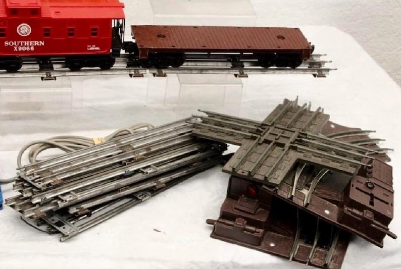 Train Set Southern Railroad 1960s Lionel Cars, Locomotive Engine 1061 ...