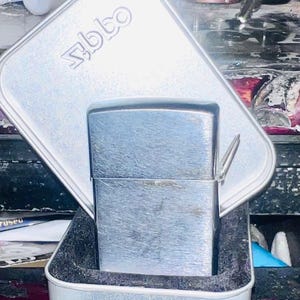 Vintage 1991 Loss Proof  Windproof Zippo w Tach-A-Loop.  Classic   Zippo w Brushed Chrome Finish in Zippo Box Made in USA Lifetime Warranty