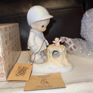 Precious Moments Christmas “Wishing You a Cozy Season” Vintage 1989 Retired Enesco Porcelain Figurine in Original Box and wrap w/ tag new